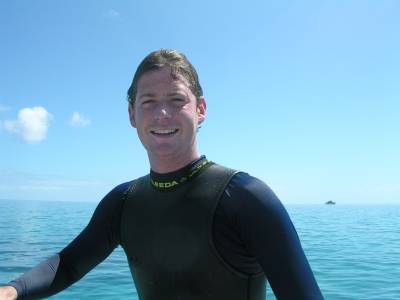 Gareth returns from snorkeling (Photo by Viv)